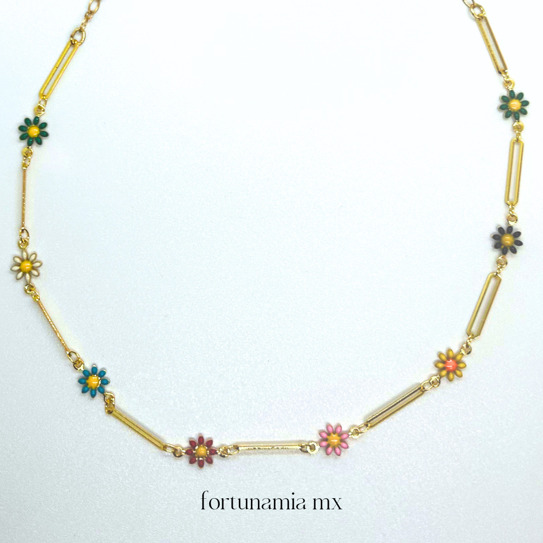 Lila Flower Necklace