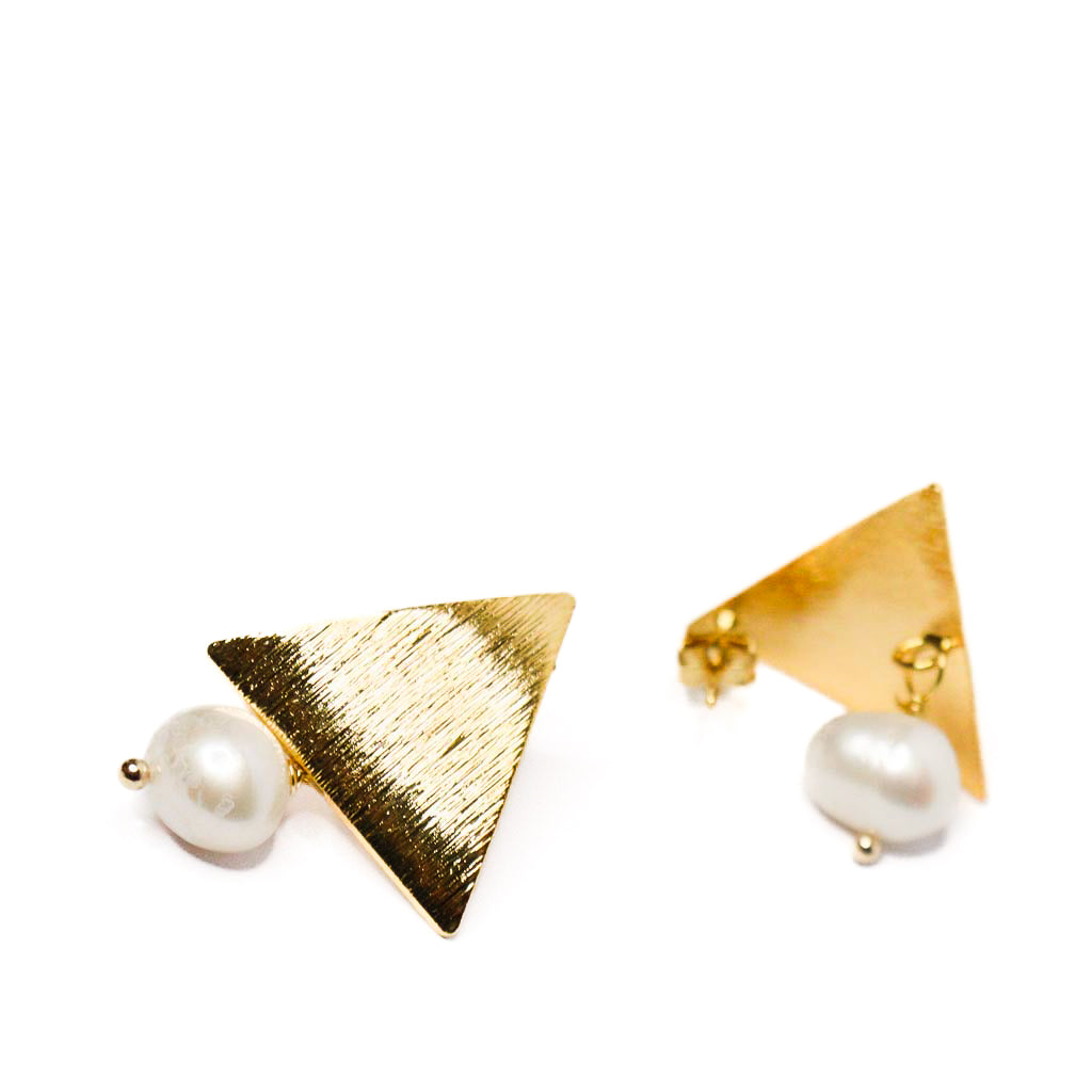 TRIANGLE PEARL EARRINGS